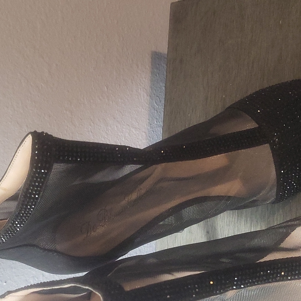 Shoes - Picture 6 of 7